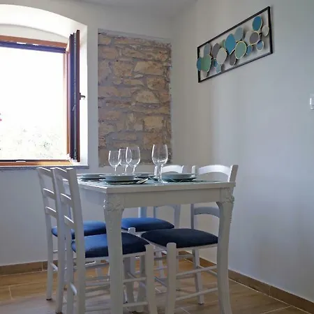 Alba 2+2 Few Steps From Sea In Apartment Krnica