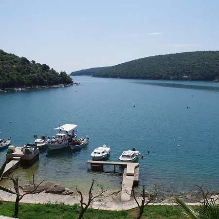 Alba 2+2 Few Steps From Sea In Apartment Krnica